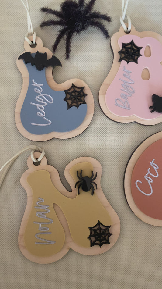 Halloween Retro Letter Tag
